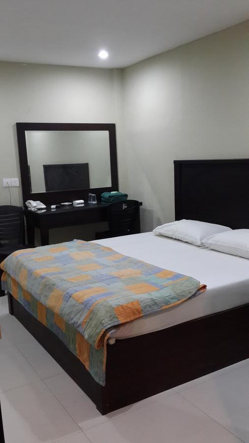 Leon Inn Jodoh Square Batam Bagian luar foto